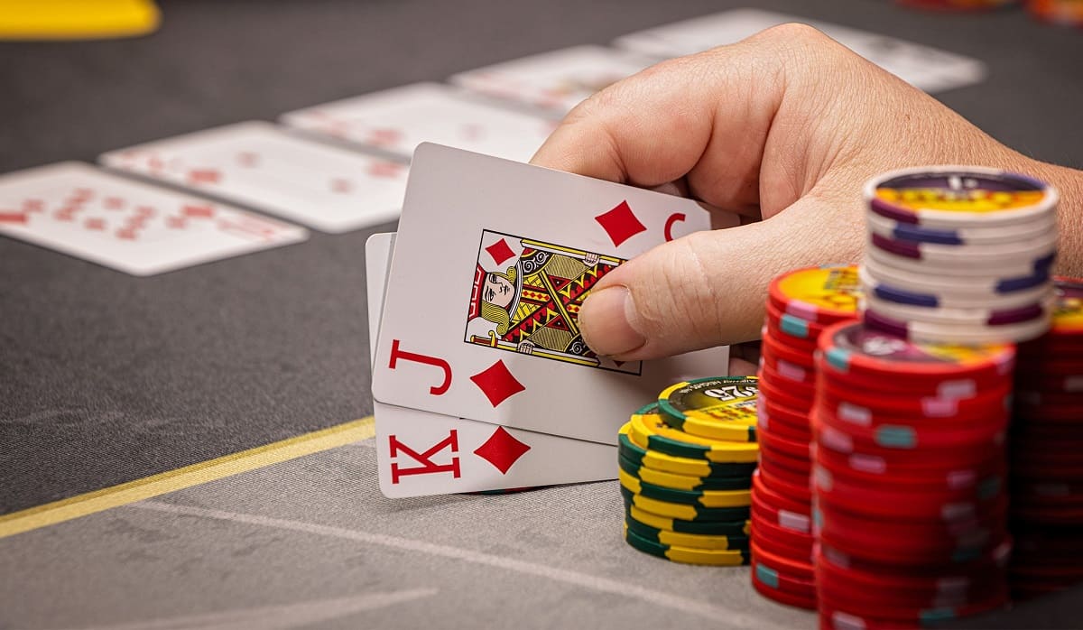 Comment suivre les tournois de poker en direct pour progresser ?